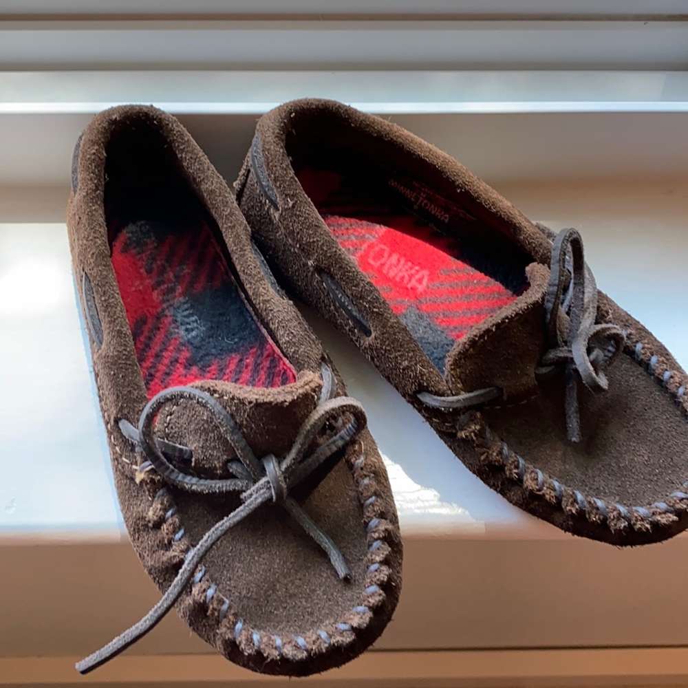 Minnetonka Brown Suede Kids Moccasin Slippers with Red Plaid Lining